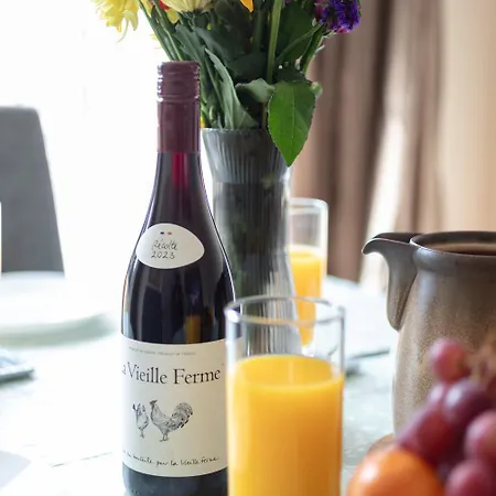 New Contractor & Groups-3Bedrooms-Parking-By Fab Accommodation Будинок відпочинку