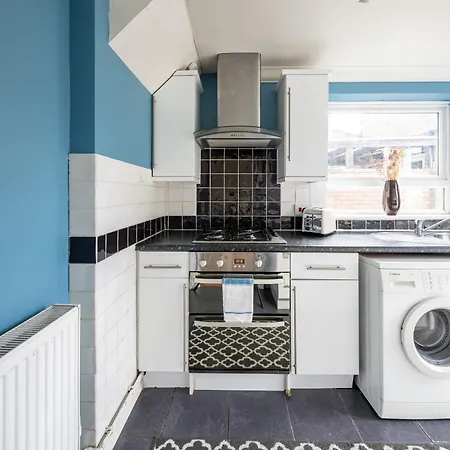 Contractor & Group-3bedrooms- By Fab Holiday home *