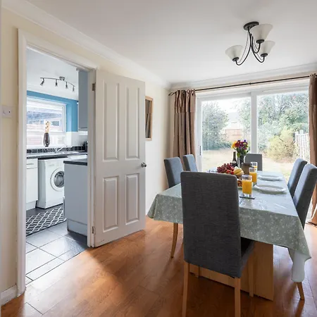 New Contractor & Groups-3bedrooms-parking-by Fab Feriehus Bristol