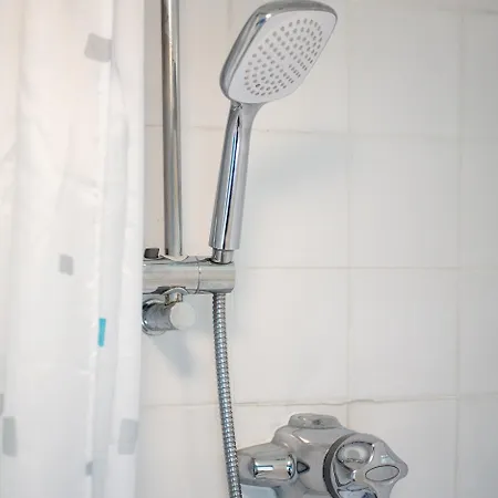 New Contractor & Groups-3bedrooms-parking-by Fab * בריסטול