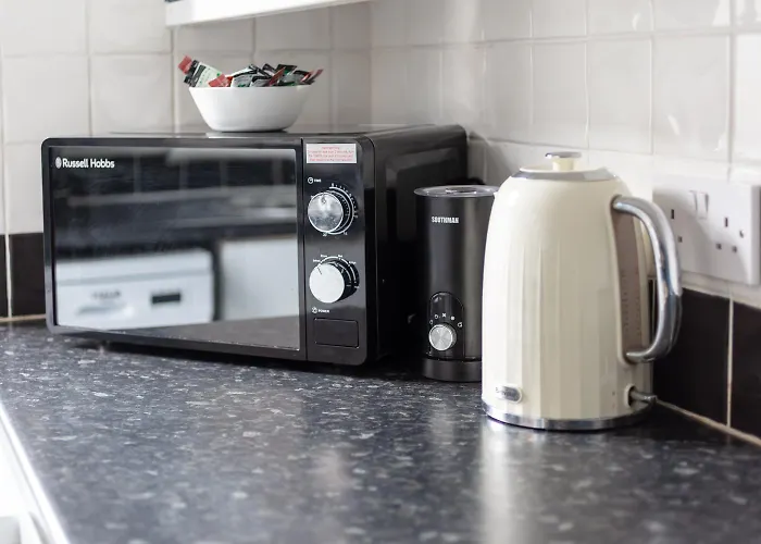 New Contractor & Groups-3Bedrooms-Parking-By Fab Accommodation * Bristol