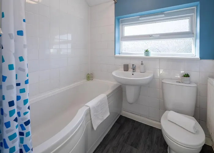 New Contractor & Groups-3Bedrooms-Parking-By Fab Accommodation * Bristol