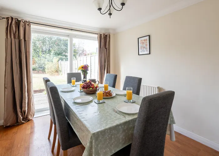 New Contractor & Groups-3Bedrooms-Parking-By Fab Accommodation Bristol