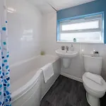 New Contractor & Groups-3bedrooms-parking-by Fab * Bristol
