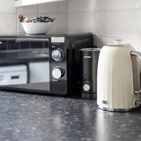 New Contractor & Groups-3bedrooms-parking-by Fab * Bristol