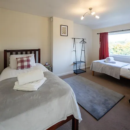 Vakantiehuis New Contractor & Groups-3bedrooms-parking-by Fab