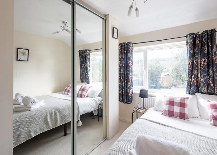 New Contractor & Groups-3bedrooms-parking-by Fab Bristol